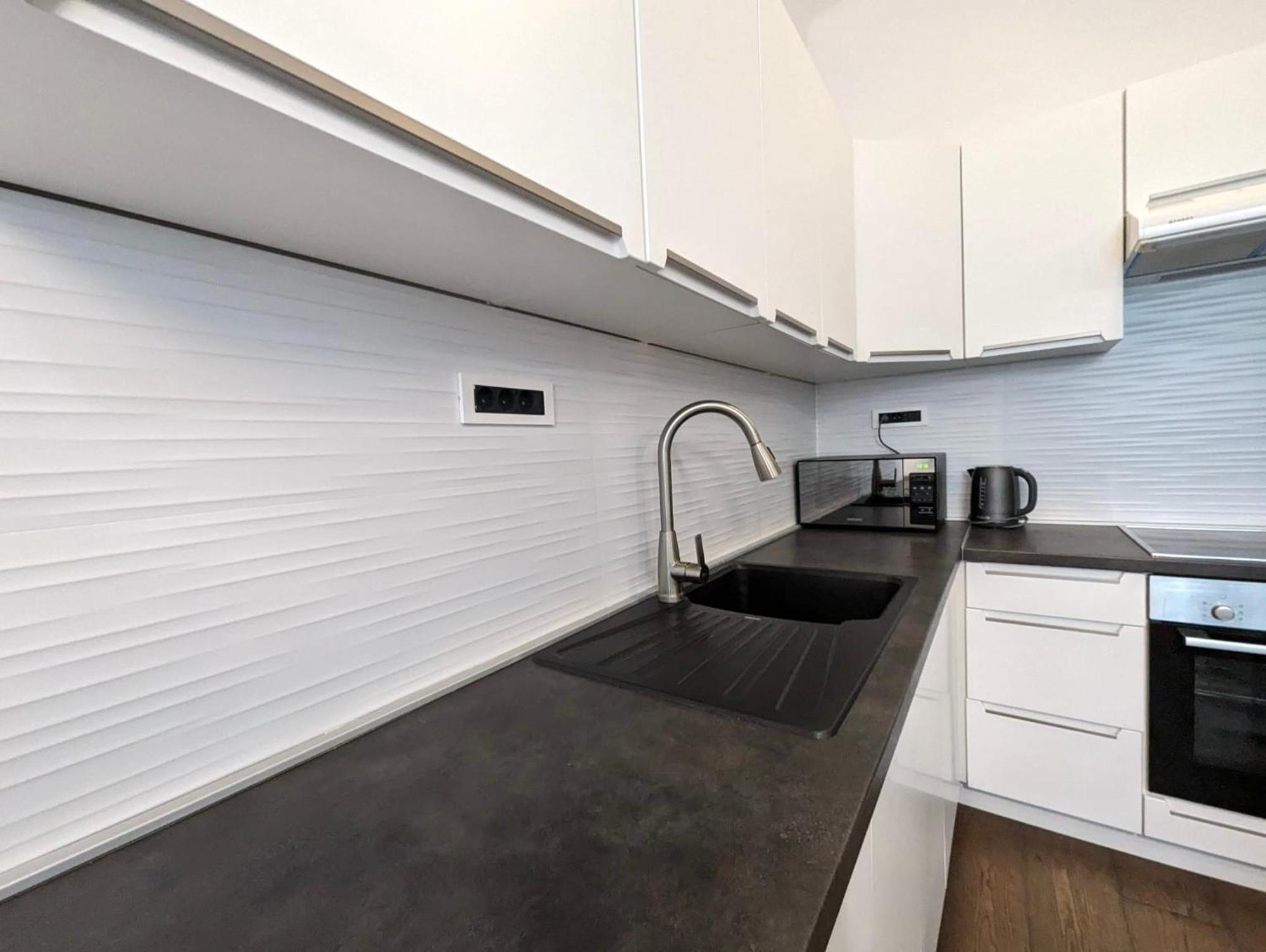 Fantabulous Downtown Abode W King Bed, 65" Tv, Washer And Tumble Dryer Zagreb Exterior photo